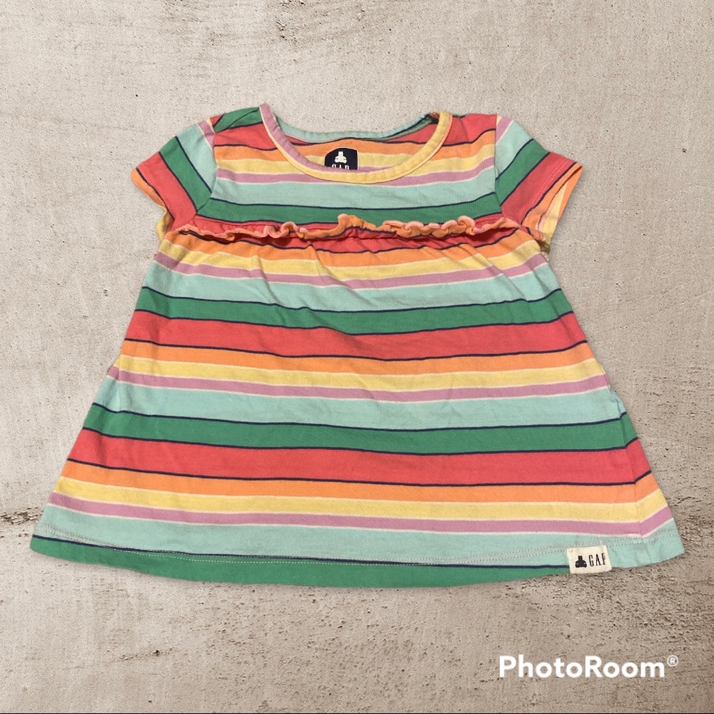 EUC Gap Kids Playtime Favorites Organically Grown Cotton Rainbow T-shirt 18-24M